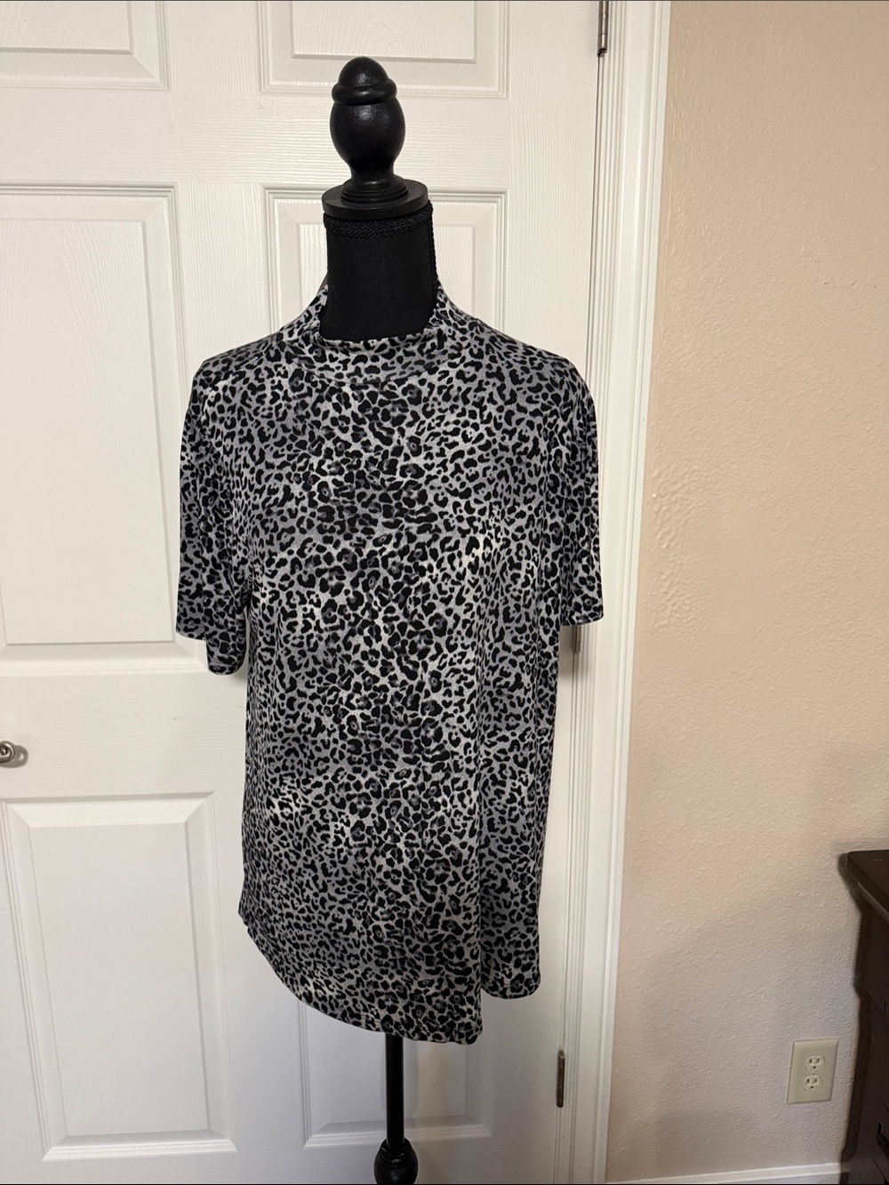 Maurices Black & White Leopard Print Short Sleeve Tee